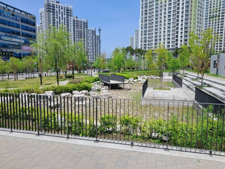 잔돌문화공원 잔디밭