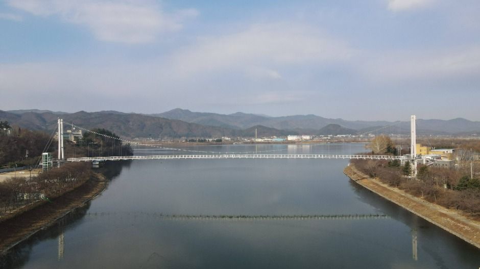 다리 위에서 바라본 의암호 풍경